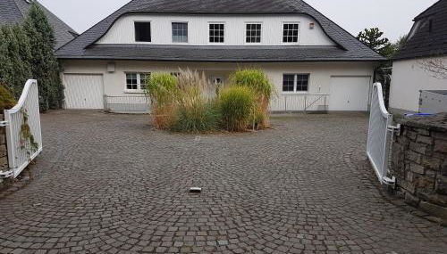 Wohnen im Souterrain einer Villa - Foto 1