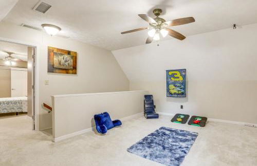 6 Mi to Stone Mountain Park Home with Deck! - Foto 26