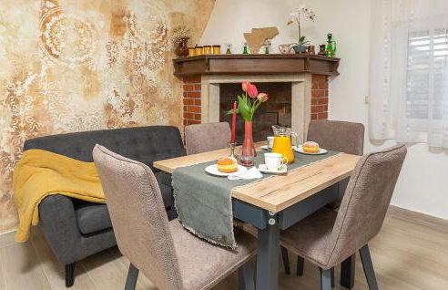 Awesome Home In Nedescina With Wifi - Foto 2