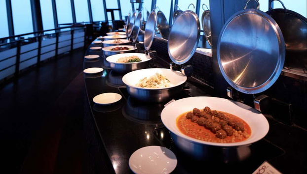 Almoço ou jantar a 233 metros de altura