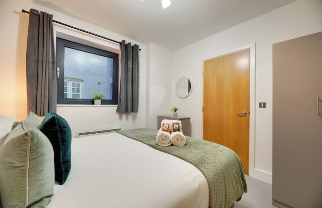 Laing Apartments - Photo 2