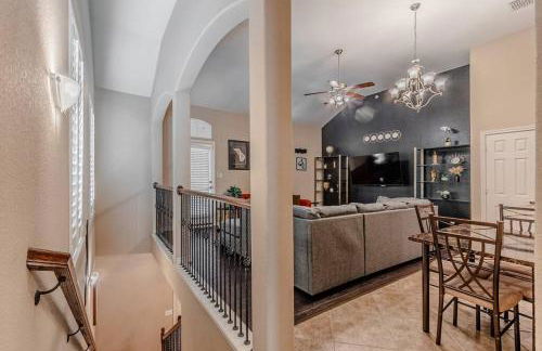 The Castle! by the Lake with Pool & Balcony West Plano - Foto 29