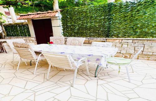 Spacious Stone Villa with Sea Views - Foto 33