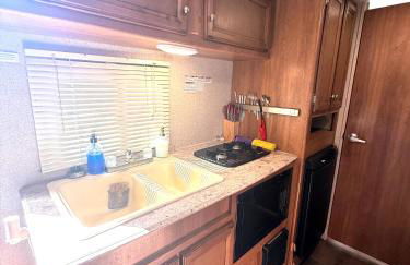Cozy Vegas Bunkhouse RV - Foto 17