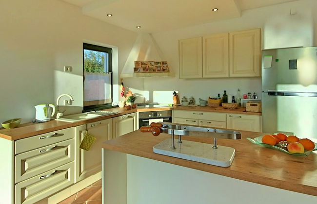 Gorgeous Villa With Private Swimming Pool and Covered Terrace - Foto 4