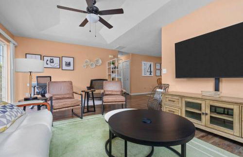 Solar Half-Plex with Chic Style in Country Glen - Foto 31