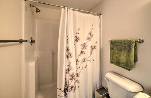 Lakefront Alton Bay Retreat with Dock Near Beaches! - Foto 15