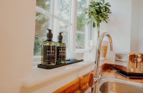 NovaCrest - Stylish 3 Bedroom with Parking - Sleeps 5 - Foto 14