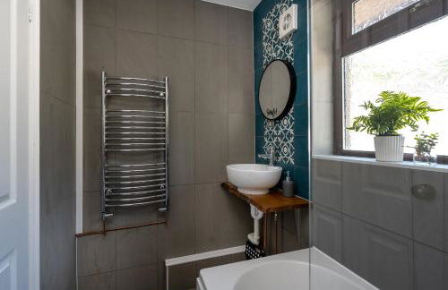 Parking - Garden - Views - M4 Work Stay - Photo 22