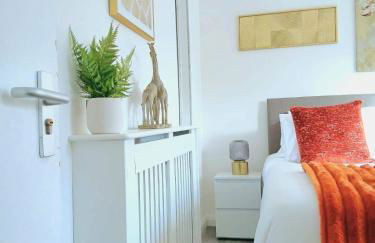 1 BR Corby Town Centre Contractors & Family Friendly - Photo 6