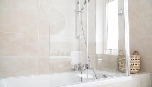 HOMEFY - Balcony Apartment - Foto 5, towels, Shower