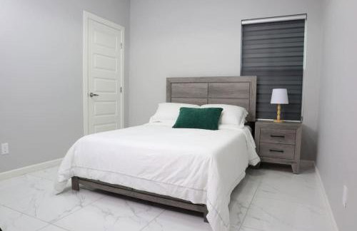 3 Bedroom located at 1200 Country Club - Foto 4