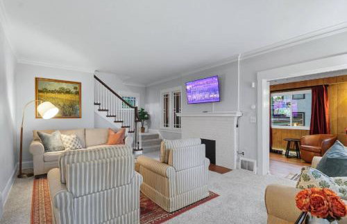 1920s Cottage | Hot Tub | Game Room | Fire Pit - Foto 30