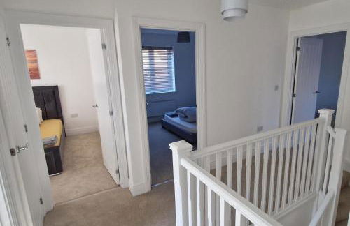 Peterborough - House - Sleeps 8 - Parking - Garden - Foto 6
