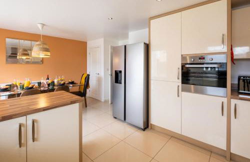 Cozy Glam Patchway Garden House Sleep 9 Mid-Long Term Welcome - Foto 6