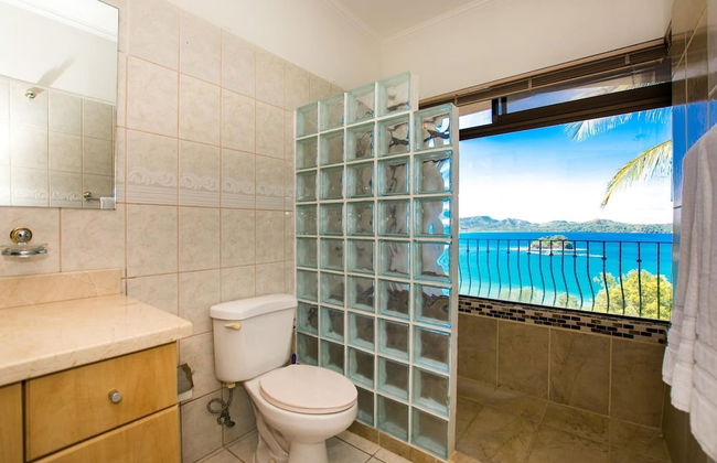 Beautiful Condo in Peaceful Cliffside Location with a Private Balcony & Stunning Ocean and Mountain Views - Foto 19