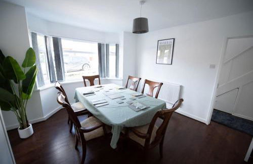 Spacious 3 Bed Home Manchester Airport Free Parking - Foto 20