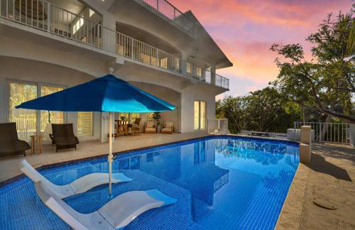 NEW LISTING! Reel Joy Waterfront Luxe with Pool and Private Dock home - Foto 1