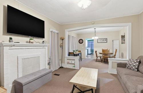 Cozy Matewan Trail Stay home - Photo 1