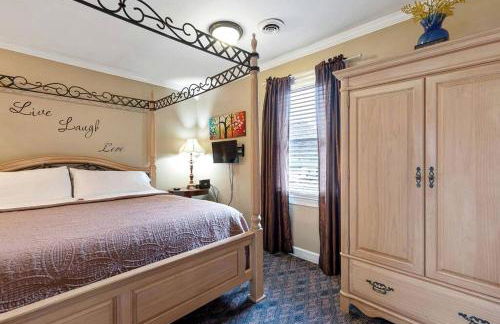 Peaceful Historic Villa with Hot Tub & Pool near Downtown Nashville, Tennessee - Photo 9