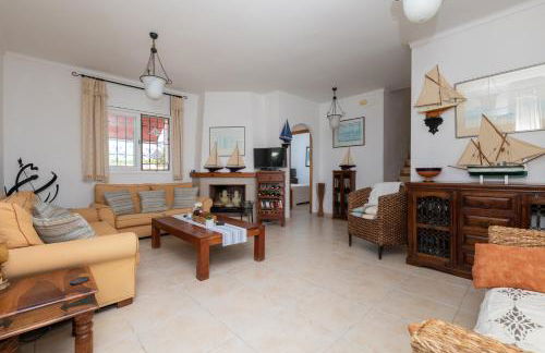 Detached Villa with Private Pool - Foto 15