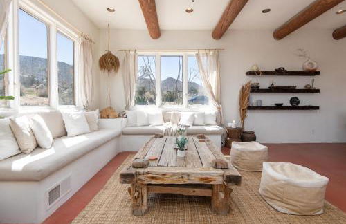 Desert Lily - Sunrise Suite with private hot tub and shared pool - Foto 33