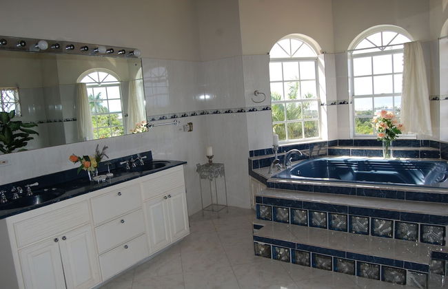 Celebrity Villa Jamaica - Photo 38