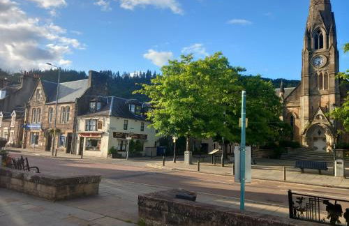 Stunning Village Centre Holiday Home - Photo 4