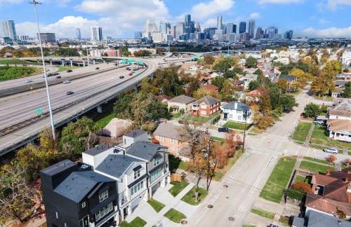 Houston- Downtown, NRG, Med Center, City Views, U of H & TSU, Rodeo - Photo 1