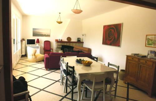 Maison lumineuse et spacieuse avec jardin arboré - Foto 12