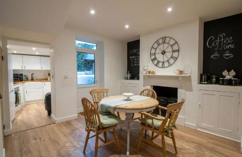 Stylish and Modern Town Centre End-of Terrace Home - Foto 18