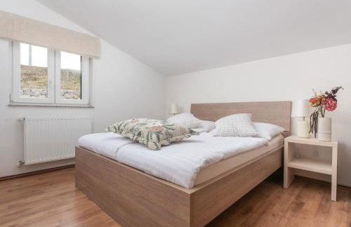 Holiday home Svilaja I Heated pool, family retreat - Photo 11