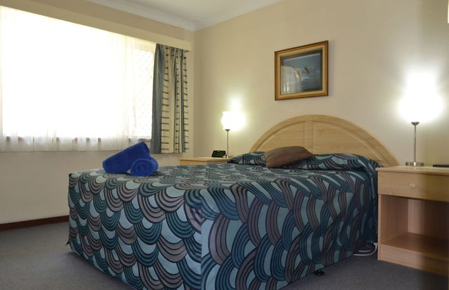 Dolphin Lodge - Photo 12