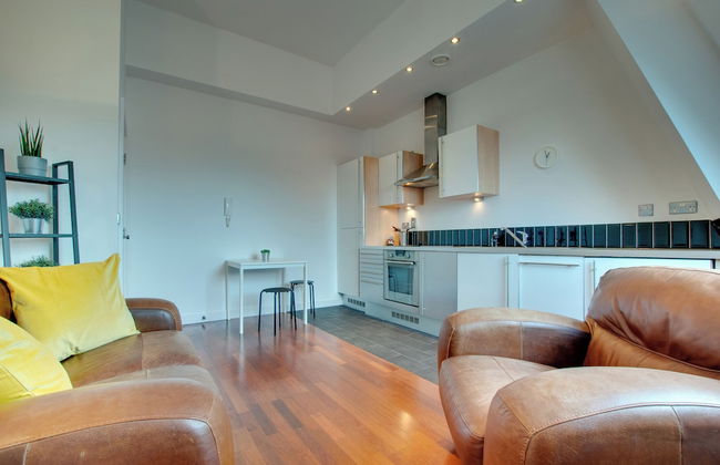 Crown Apartments By Week2Week - Photo 25