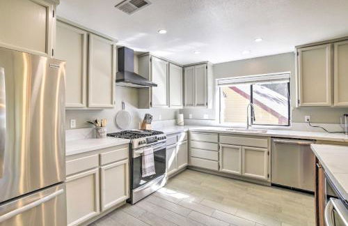 Charming Chester Home with Furnished Porch! - Foto 6