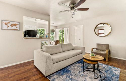 Serene SoCo Escape, Walk to Cafes and Free Parking - Photo 20