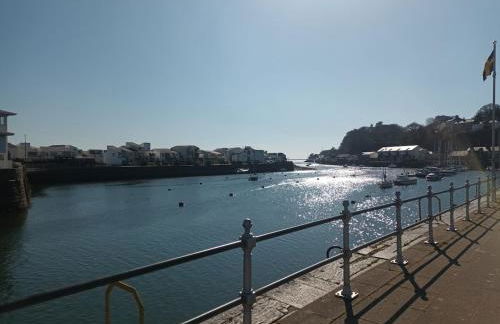 2 Bedroom Harbour Apartment - Photo 11