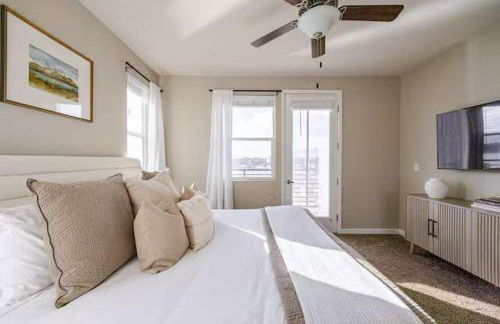 Stunning Water View 2BR · Jacuzzi & Rooftop Lounge - Foto 27