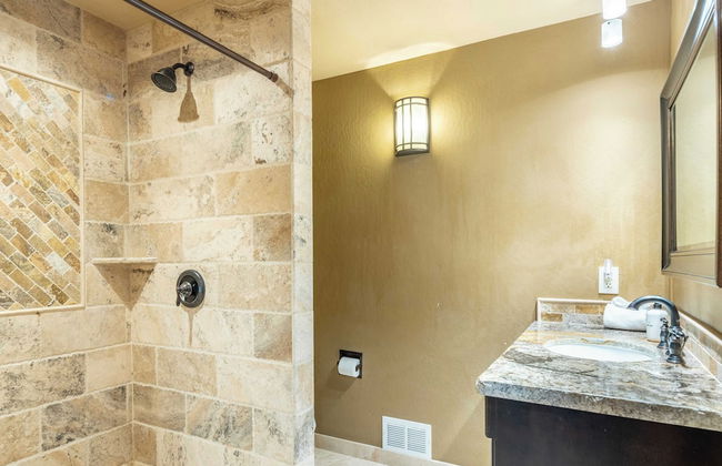 Frosted Shore by Avantstay Luxury Lake Views - Photo 28