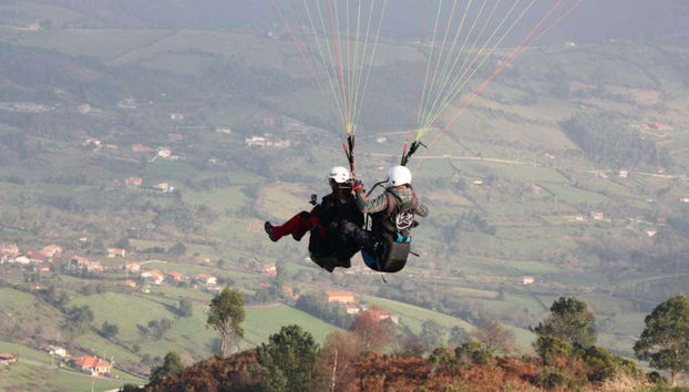 Parapente de dois lugares