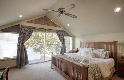 Twin Lakes Waterfront Retreat with Private Dock Fire Pit And Family Friendly Space - Foto 27