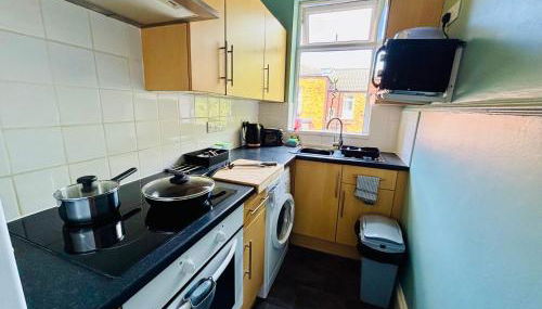 Garrick's Suite-Home away from Home- suitable for couples retreat, Contractors and NHS- free parking - Foto 2