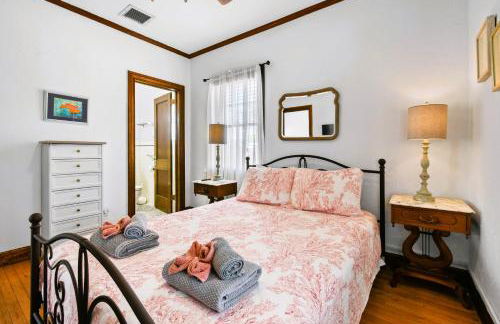 1926 Mediterranean Home with Heated Pool Sleeps 12 - Foto 34