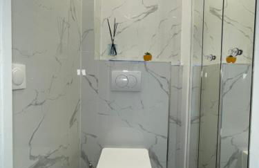 PARIS PANTIN Magnifique Appartement 4 pièces de 108m2 avec 2 PARKING intérieur - très cosy pour 1 à 12 personnes - Entièrement refait à neuf ENTIRE APARTMENT LUXURIOUS AND WARM - PANTIN PARIS 19 ème FREE WIFI GRATUIT - Foto 40