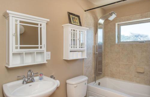 Tide Pool! PERFECT Location! AMAZING views! Short Walk to Beach! Hot Tub!! Game Room!! BBQ!! Fast WiFi!! Dog Friendly! - Foto 28