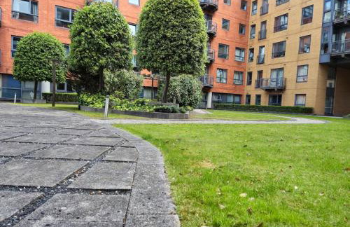 Stylish 2-Bed Apartment, Free Parking, Walk to Hospital & Uni - Foto 40