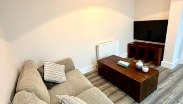Spacious 4 Bed House, Modern, Free Parking - Foto 2