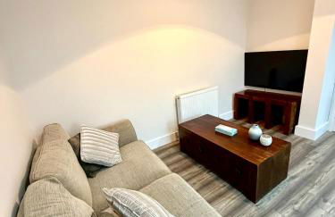 Spacious 4 Bed House, Modern, Free Parking - Foto 2