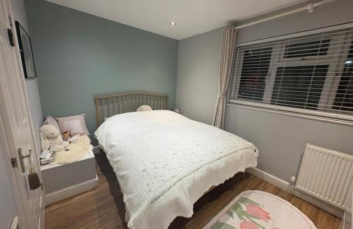 Stylish 2-Bed house, workspace & Easy London Access! - Foto 8