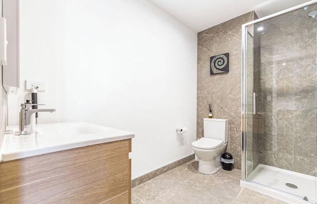 Stunning Ellerslie Apartment + Private Balcony! - Foto 12